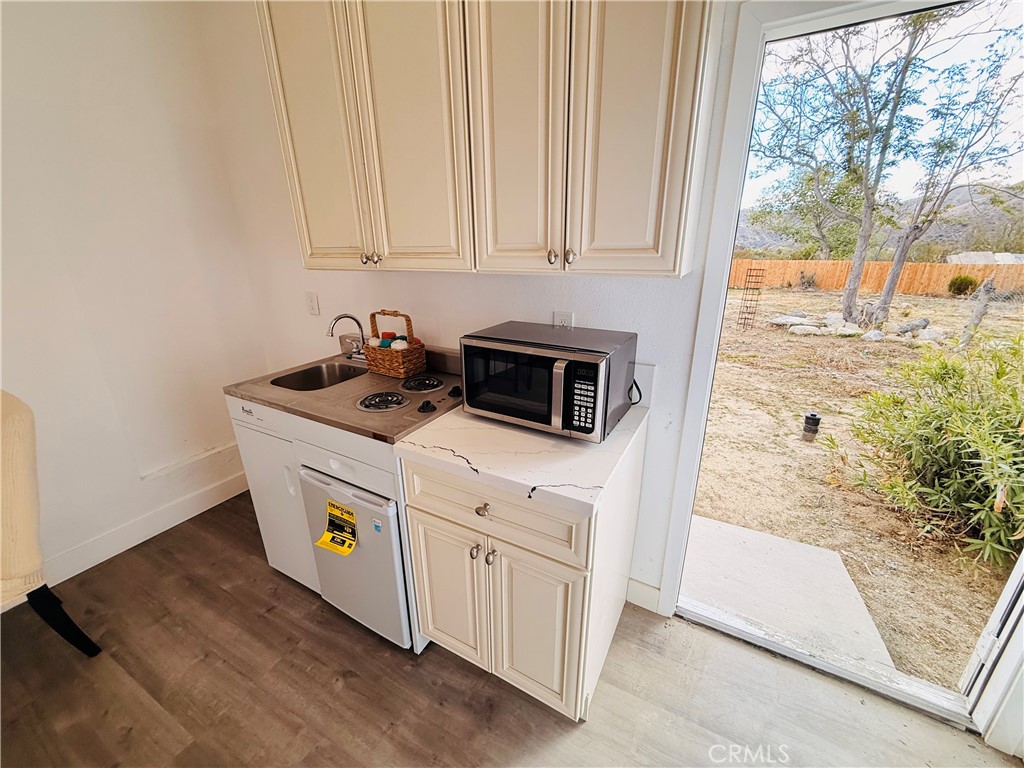 9888 Terrace Drive Morongo Valley, CA 92256 - Photo 25 of 33 ADU kitchen