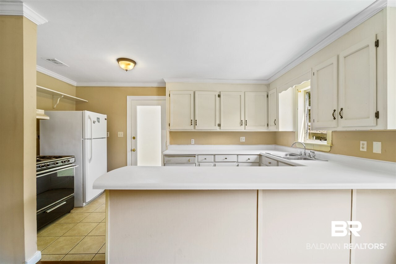 2314 Churchill Drive Mobile, AL 36606 - Photo 9 of 17