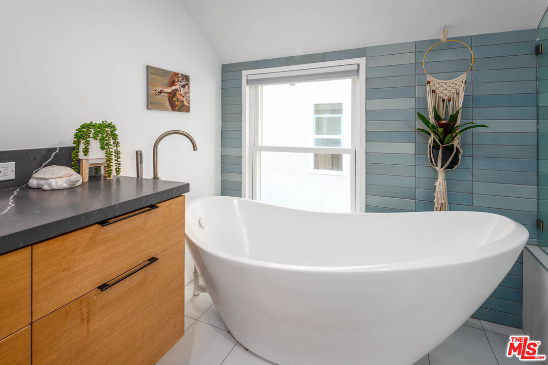 121 Waterview Street Playa del Rey, CA 90293 - Photo 12 of 25