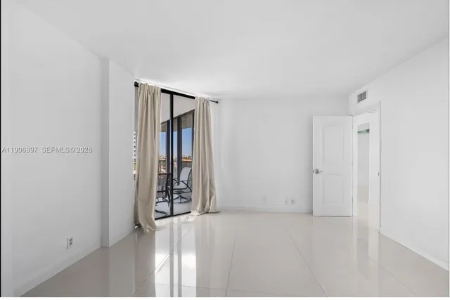 $3,750 | 3610 Yacht Club Drive, Unit 609, Aventura, FL 33180