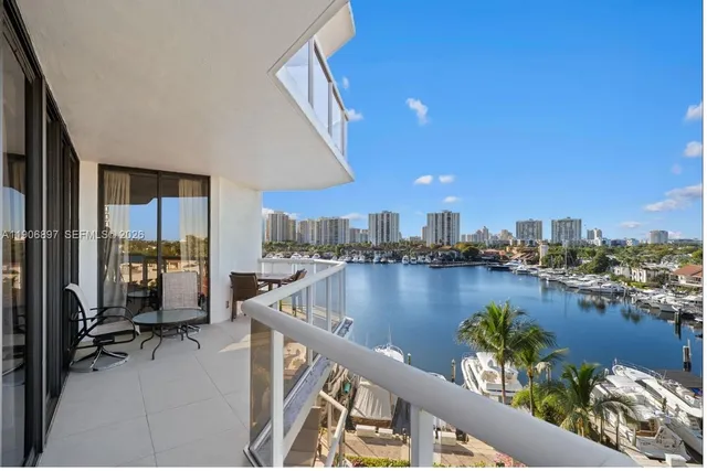 $3,750 | 3610 Yacht Club Drive, Unit 609, Aventura, FL 33180