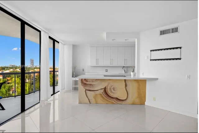 $3,750 | 3610 Yacht Club Drive, Unit 609, Aventura, FL 33180