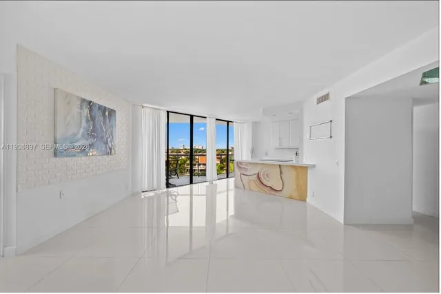 $3,750 | 3610 Yacht Club Drive, Unit 609, Aventura, FL 33180