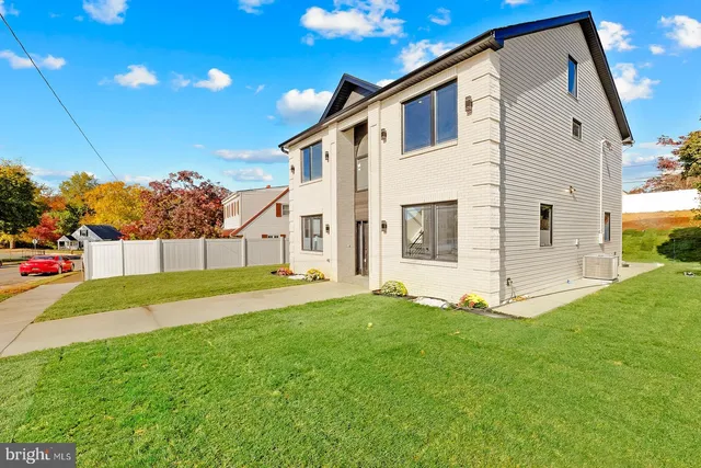 a view of a house with backyard and porch