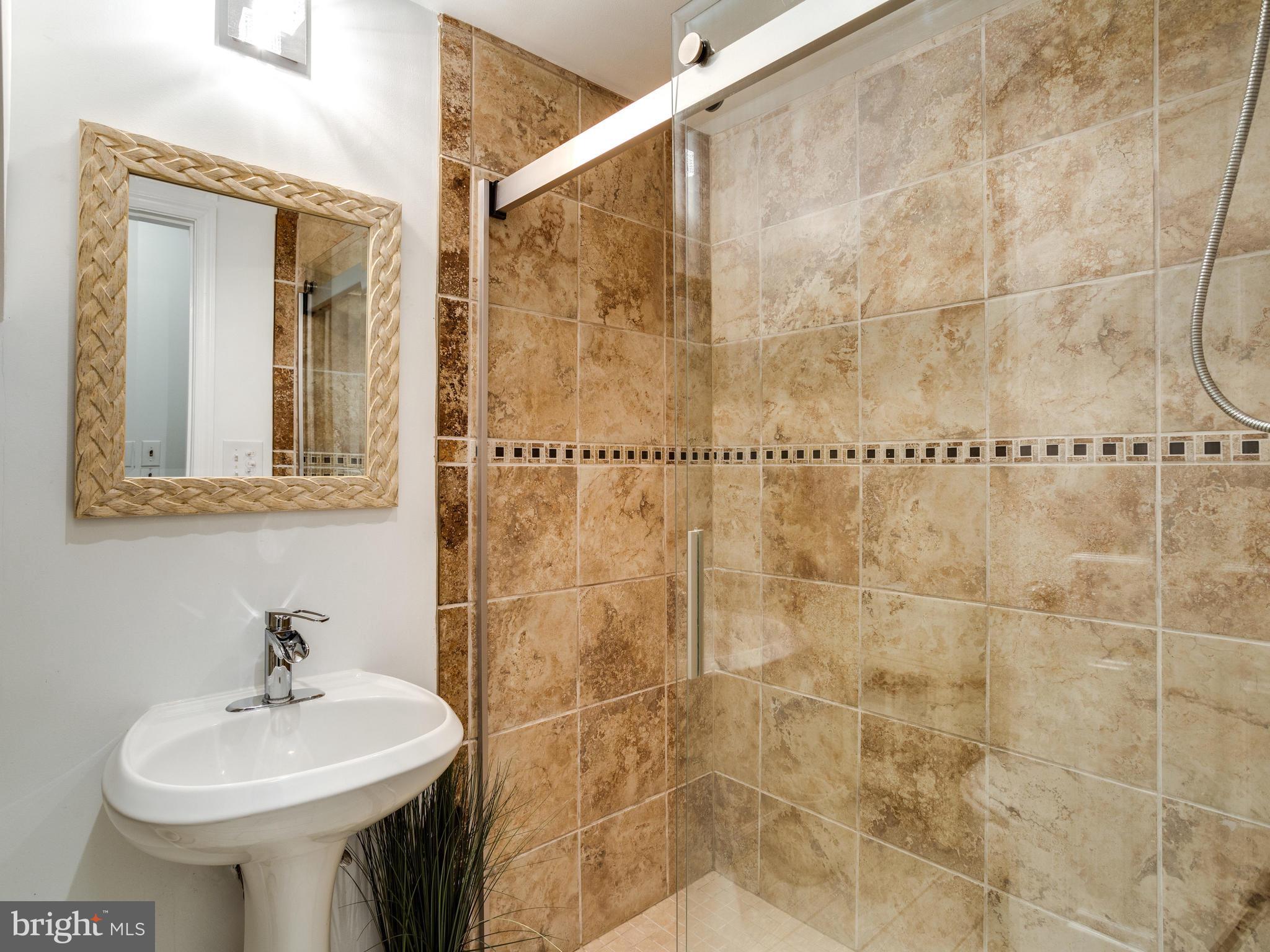 6305 Alberta Street Springfield, VA 22152 - Photo 22 of 30 Bath