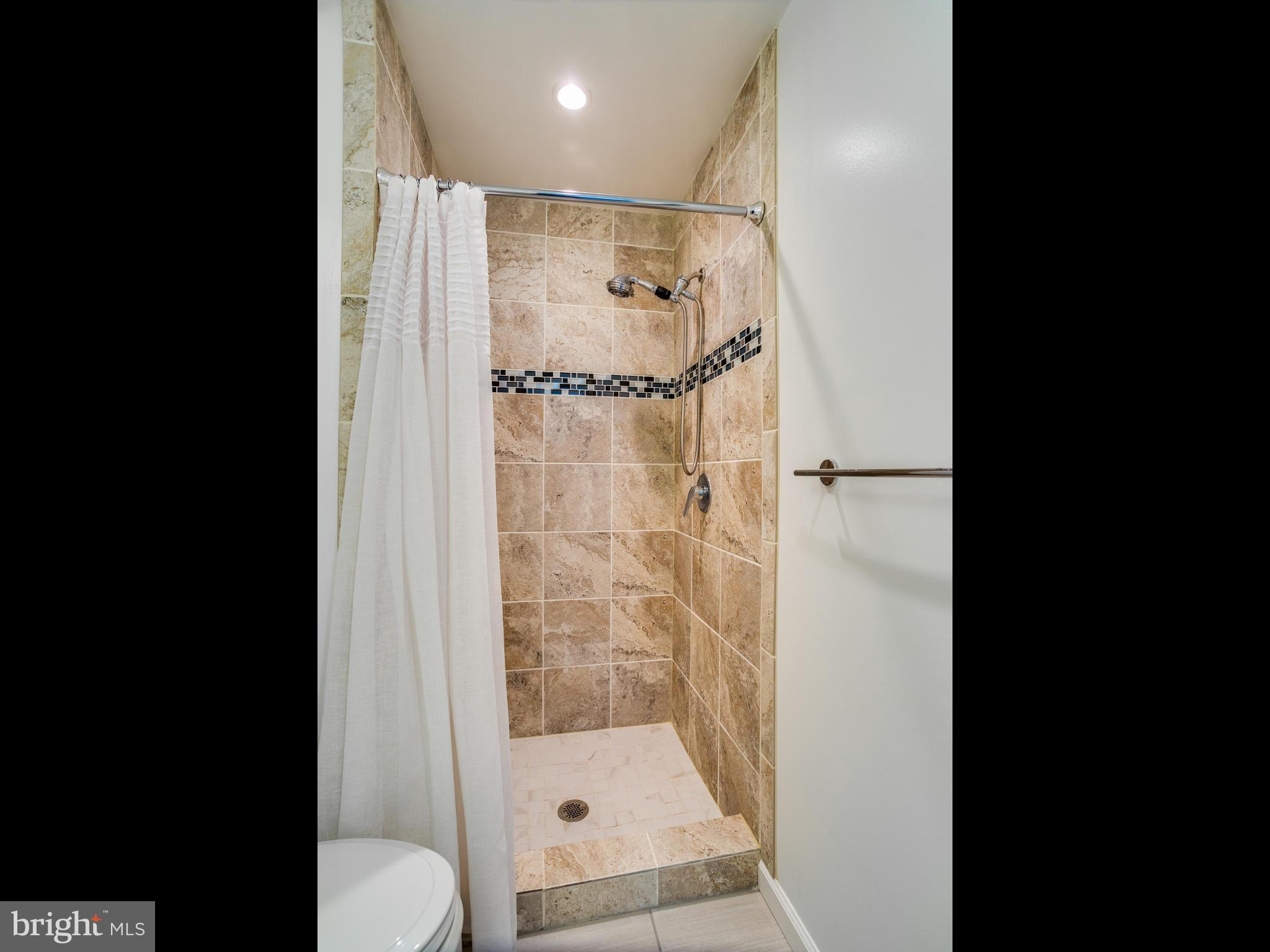 6305 Alberta Street Springfield, VA 22152 - Photo 23 of 30 Bath