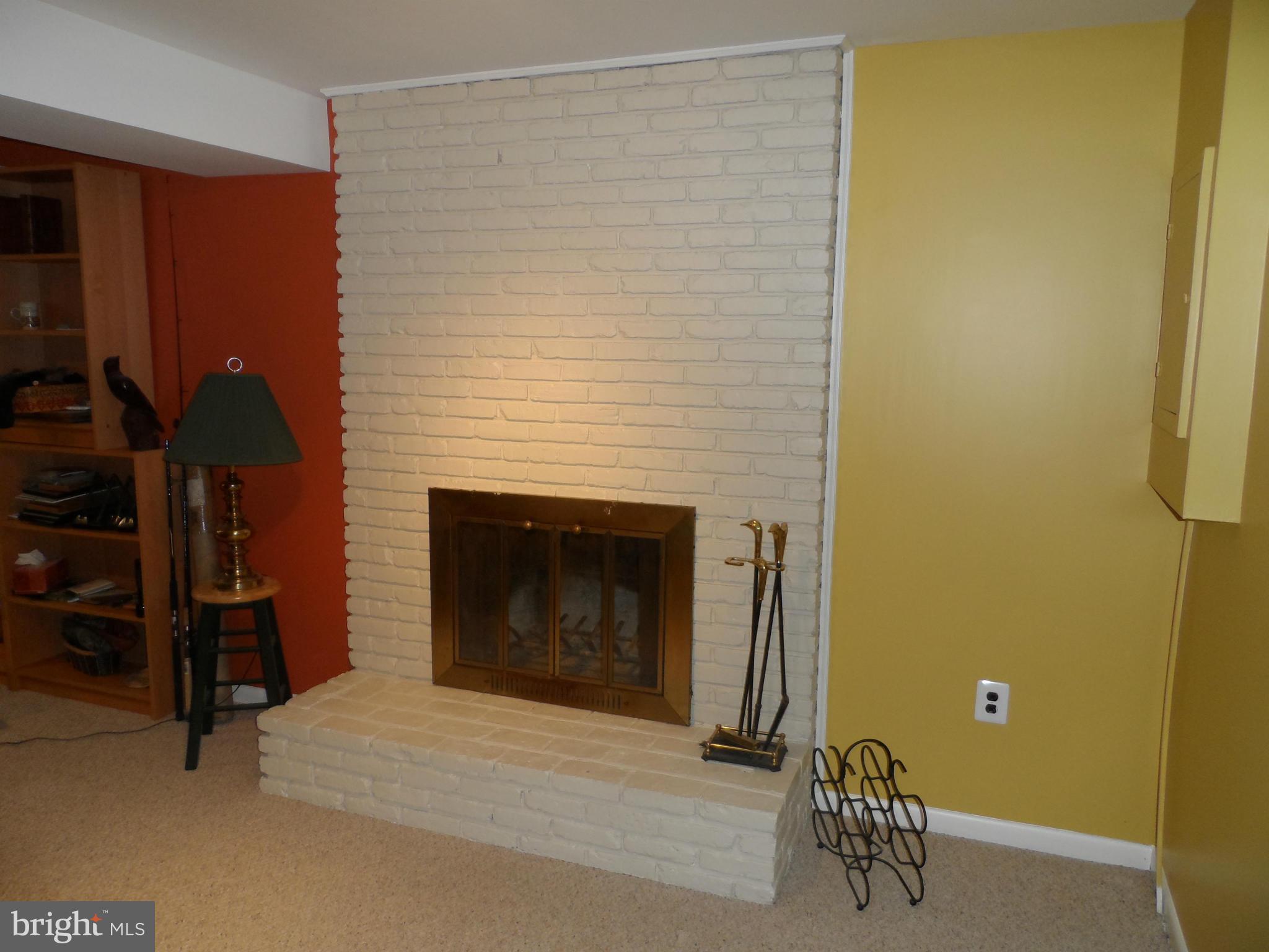 2665 Ogleton Road Annapolis, MD 21403 - Photo 16 of 24 Family Room