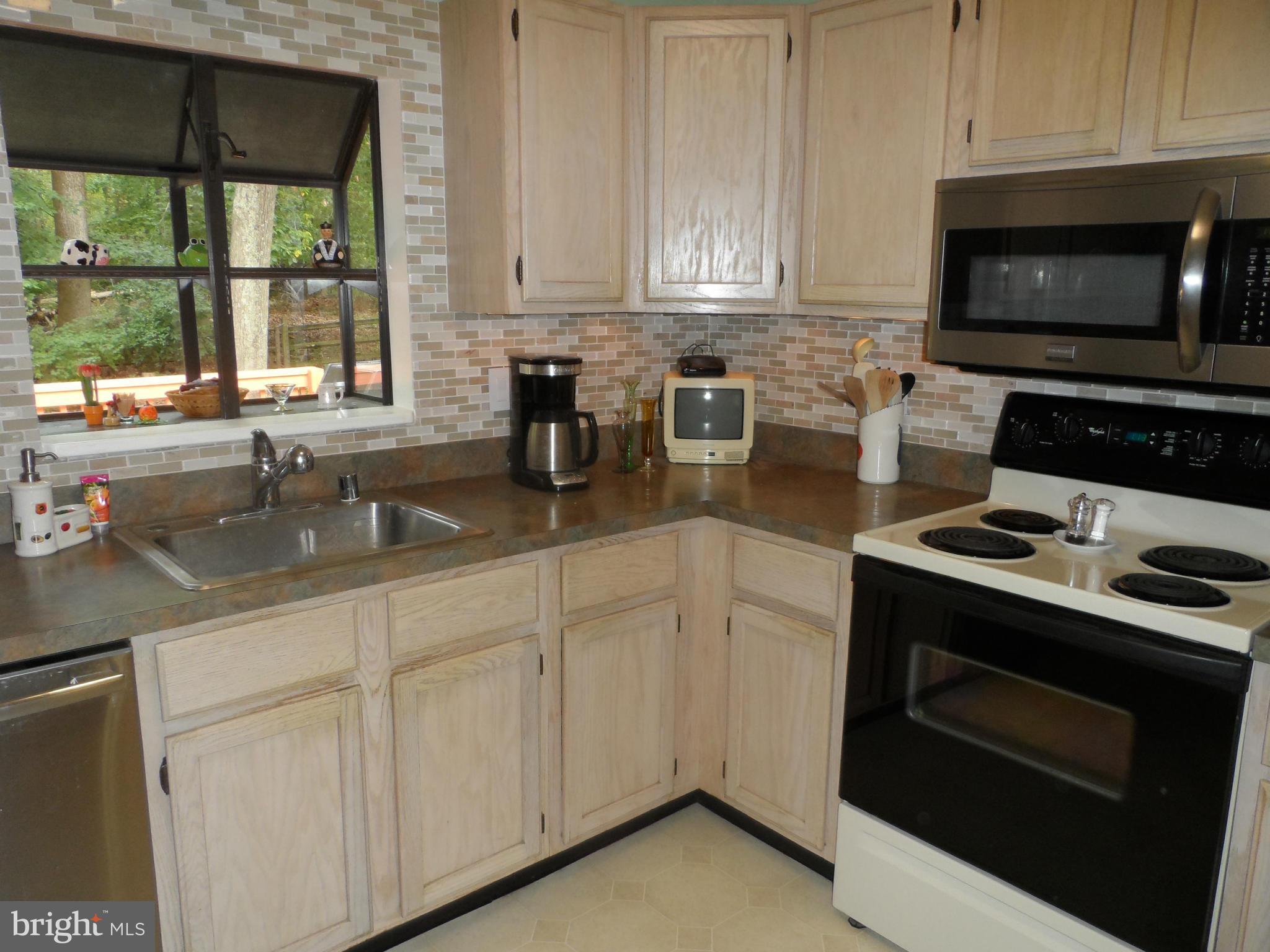 2665 Ogleton Road Annapolis, MD 21403 - Photo 3 of 24 Kitchen