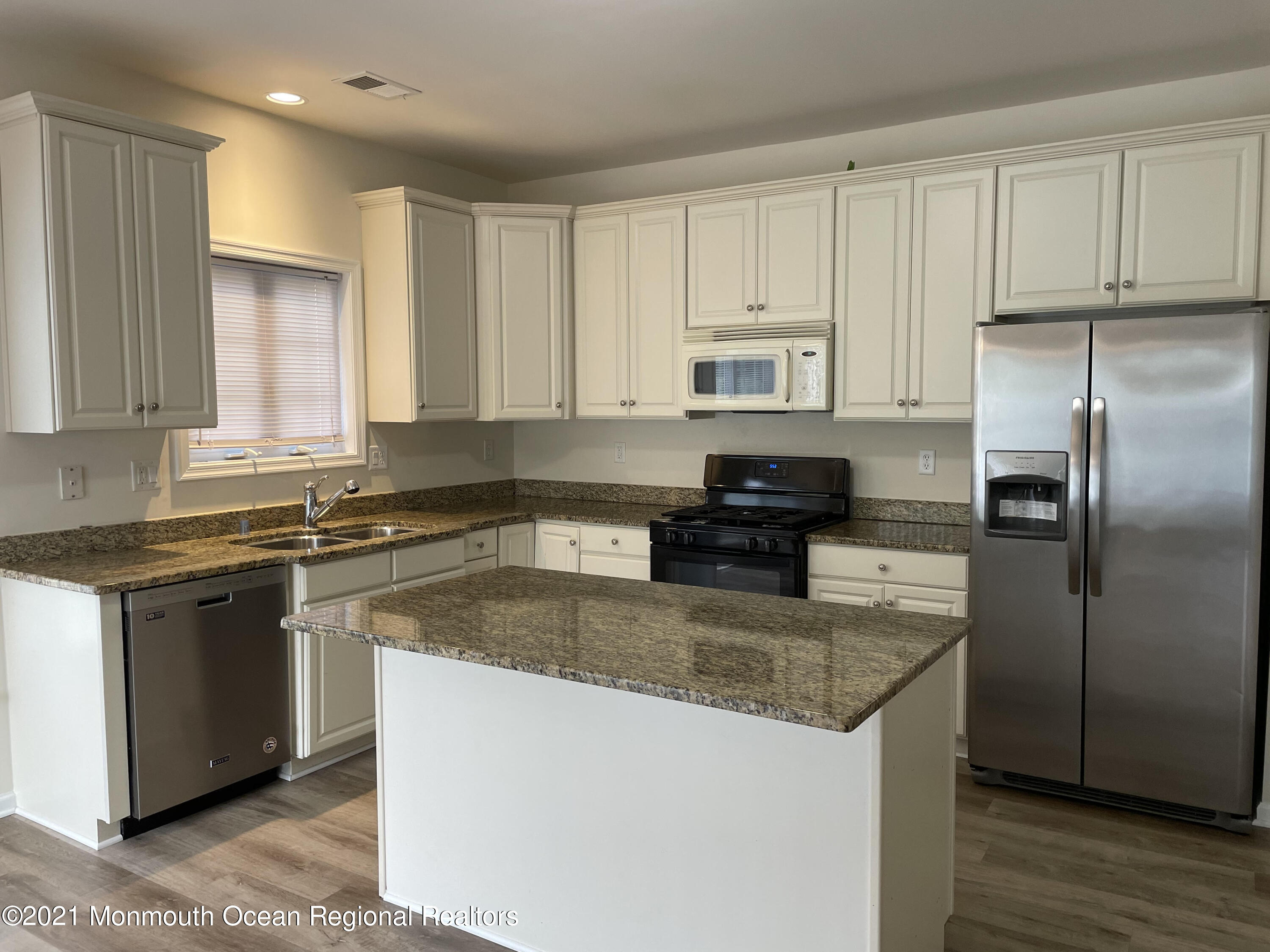 76 Yates Road Manalapan, NJ 07726 - Photo 11 of 27 Kitchen