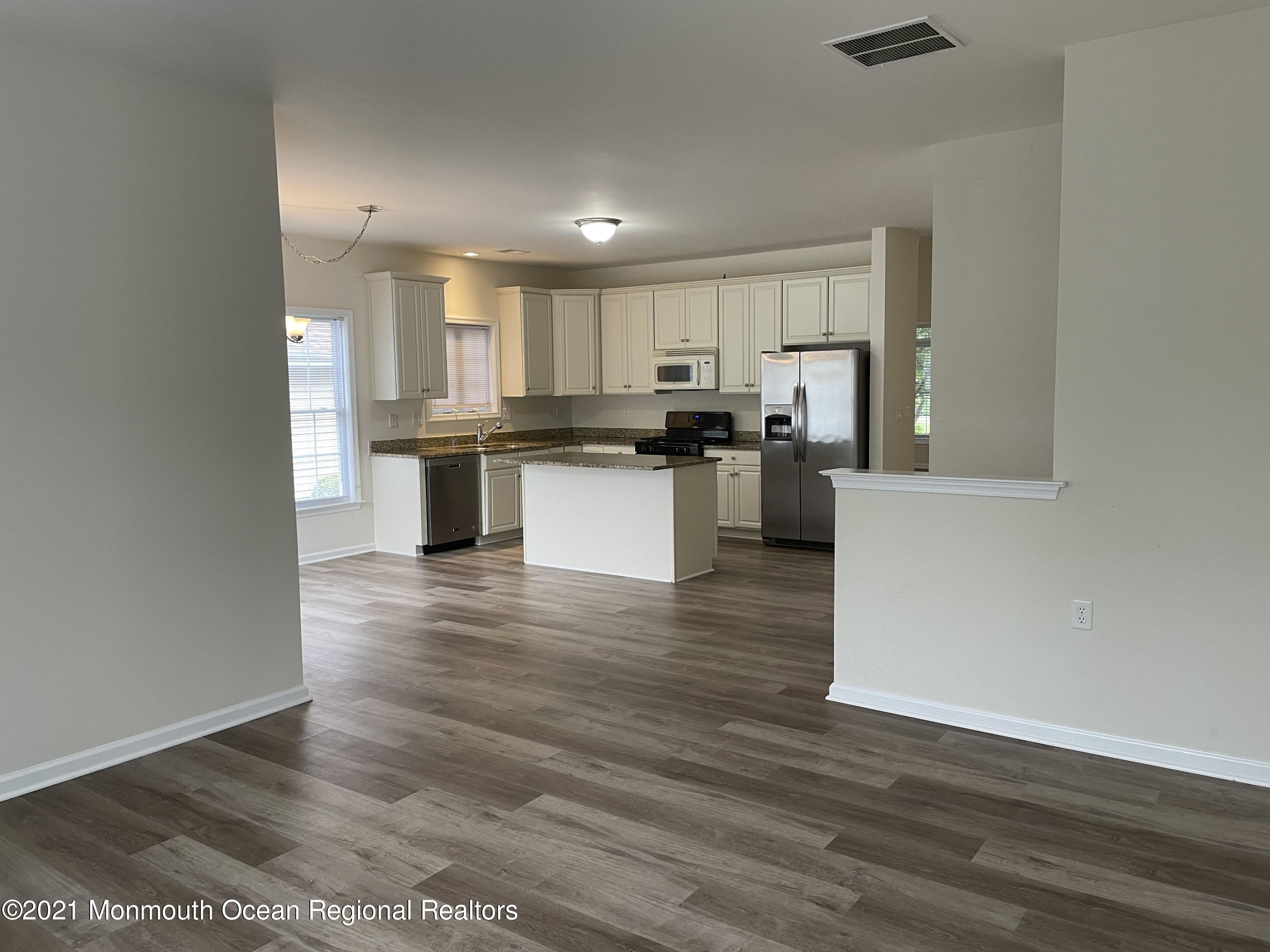 76 Yates Road Manalapan, NJ 07726 - Photo 12 of 27 Fam. Rm
