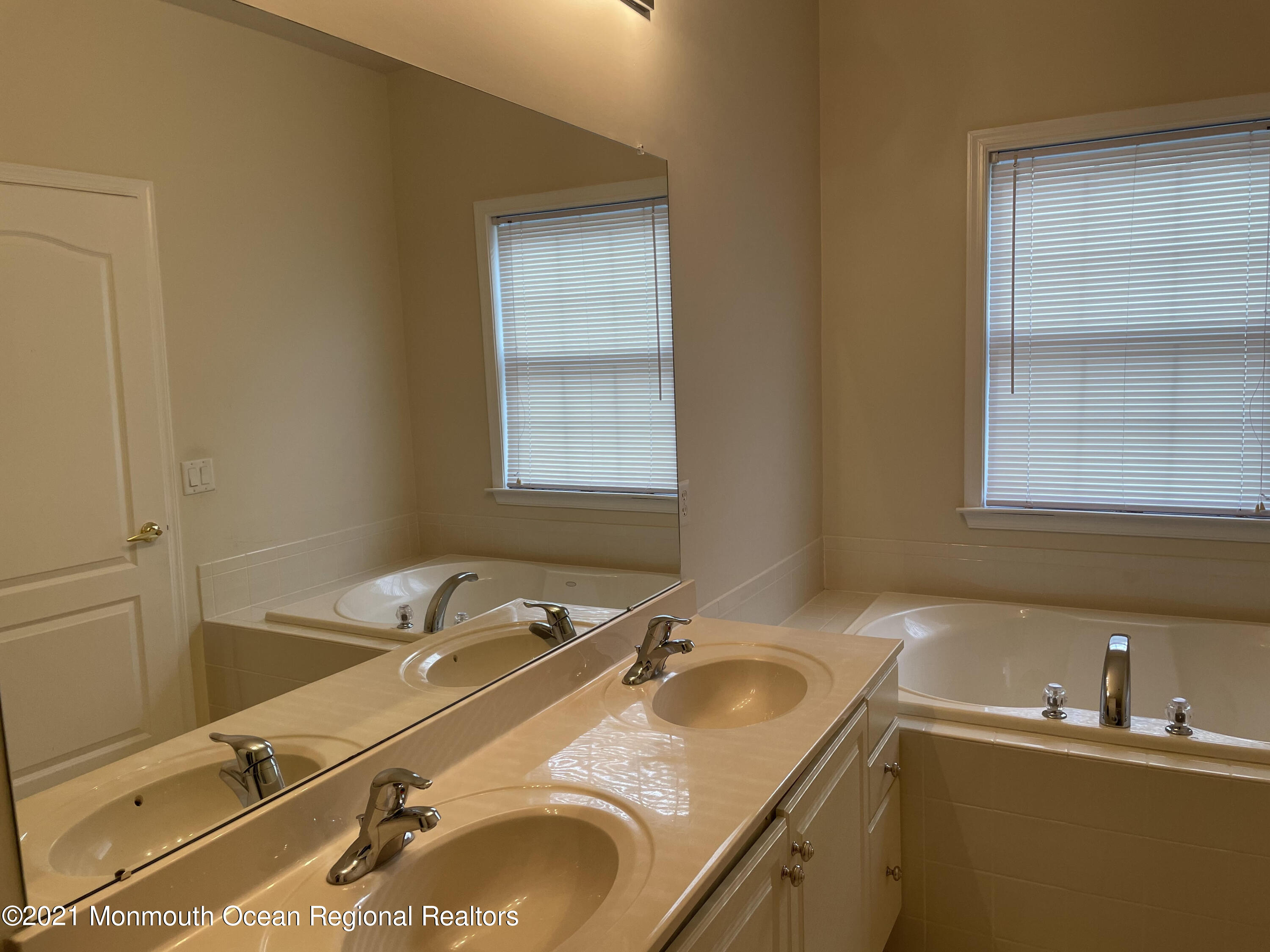 76 Yates Road Manalapan, NJ 07726 - Photo 18 of 27 Master Bath