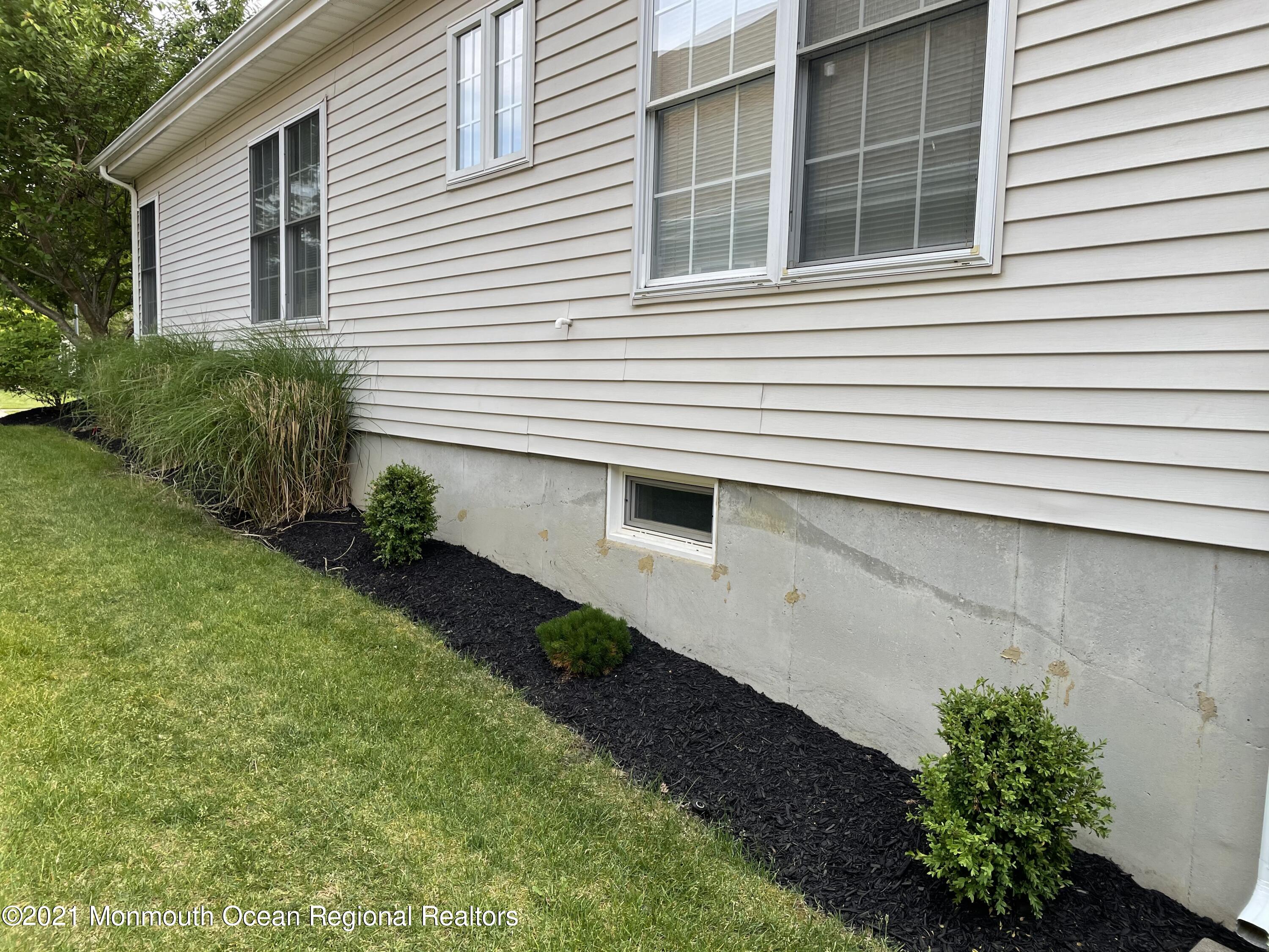 76 Yates Road Manalapan, NJ 07726 - Photo 4 of 27 Landscaping