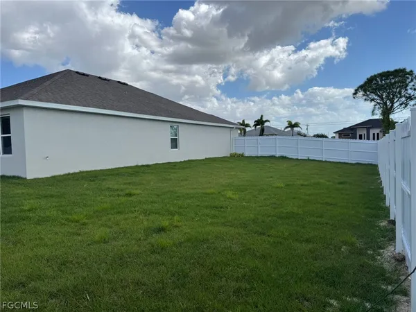 $2,700 | 1621 Northwest 9th Terrace, Cape Coral, FL 33993