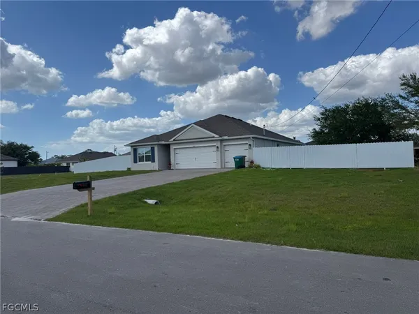 $2,700 | 1621 Northwest 9th Terrace, Cape Coral, FL 33993