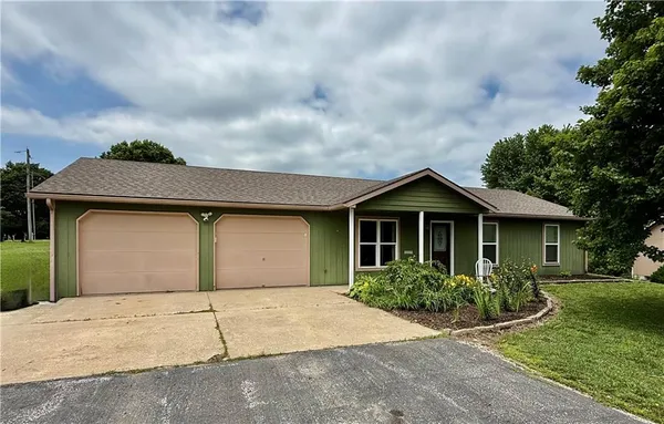 $230,000 | 204 Harker Drive, McLouth, KS 66054