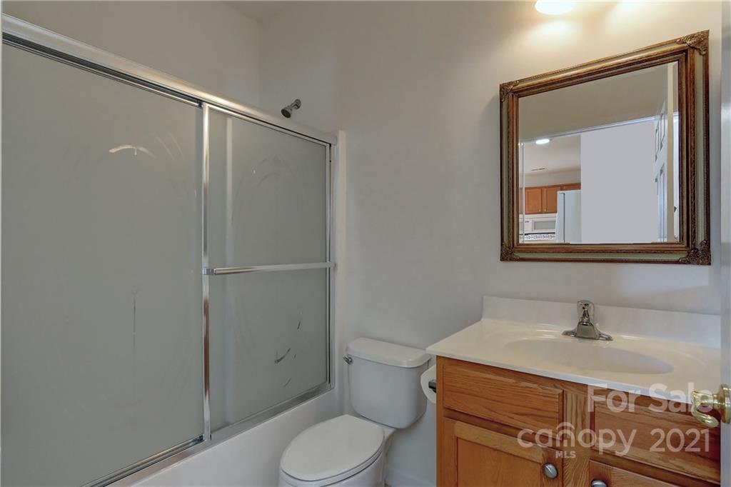 302 Garnet Court, Unit 522 Fort Mill, SC 29708 - Photo 29 of 45 a bathroom with a toilet a sink and mirror