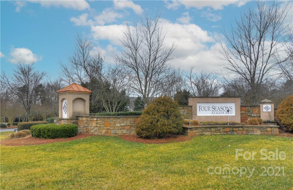 302 Garnet Court, Unit 522 Fort Mill, SC 29708 - Photo 38 of 45 a sign that is sitting in the grass next to a building