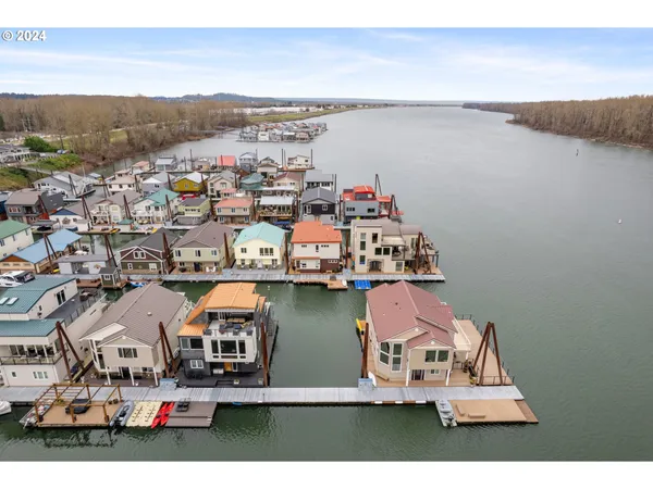 $325,000 | 18525 Northeast Marine Drive, Unit B9, Portland, OR 97230