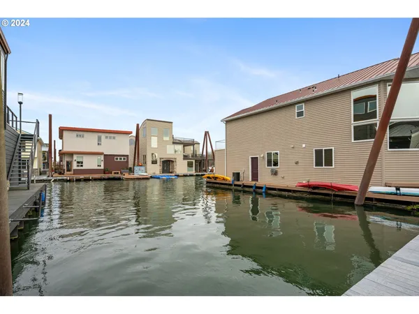 $325,000 | 18525 Northeast Marine Drive, Unit B9, Portland, OR 97230