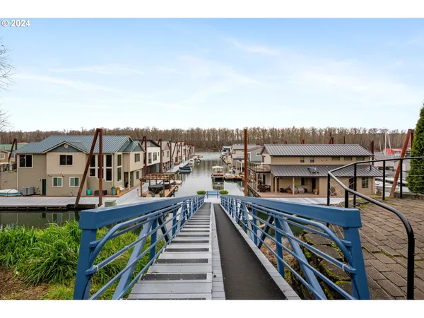 $325,000 | 18525 Northeast Marine Drive, Unit B9, Portland, OR 97230