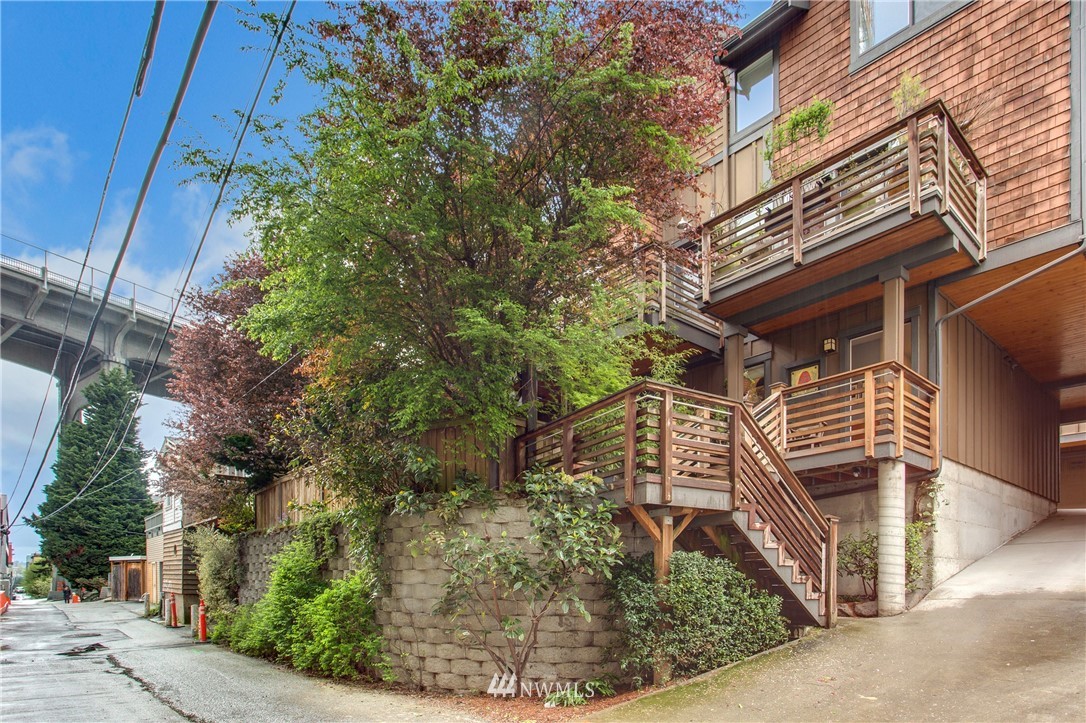921 North 35th Street, Unit C Seattle, WA 98103 - Photo 17 of 17 a view of entryway
