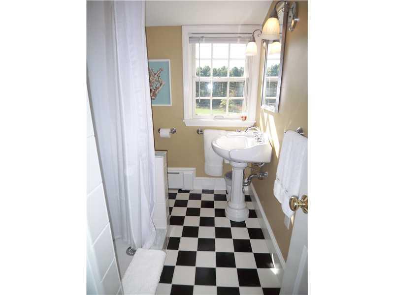 97-99 River Road Cape Neddick, ME 03902 - Photo 10 of 14 Bathroom.