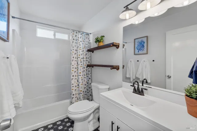 $2,950 | 372 Acacia Street, Vacaville, CA 95688