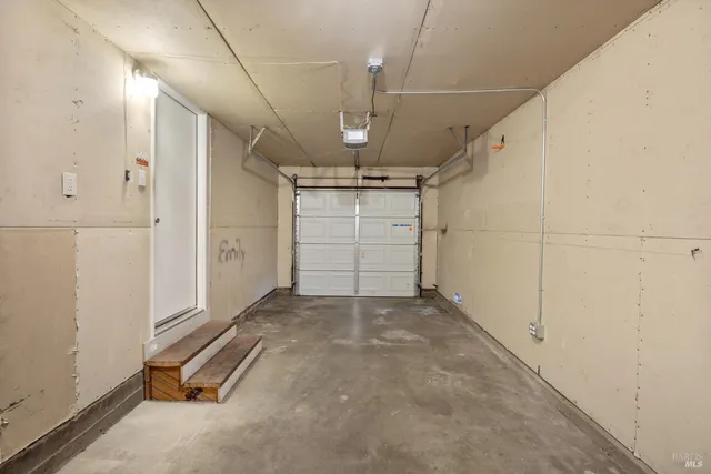 $2,950 | 372 Acacia Street, Vacaville, CA 95688