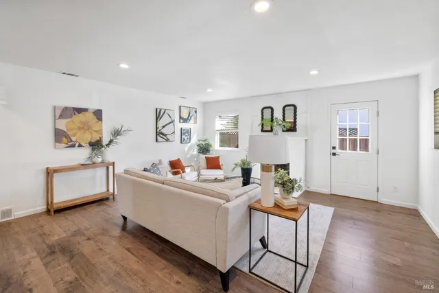 $2,950 | 372 Acacia Street, Vacaville, CA 95688