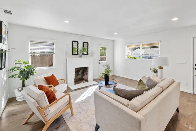 $2,950 | 372 Acacia Street, Vacaville, CA 95688