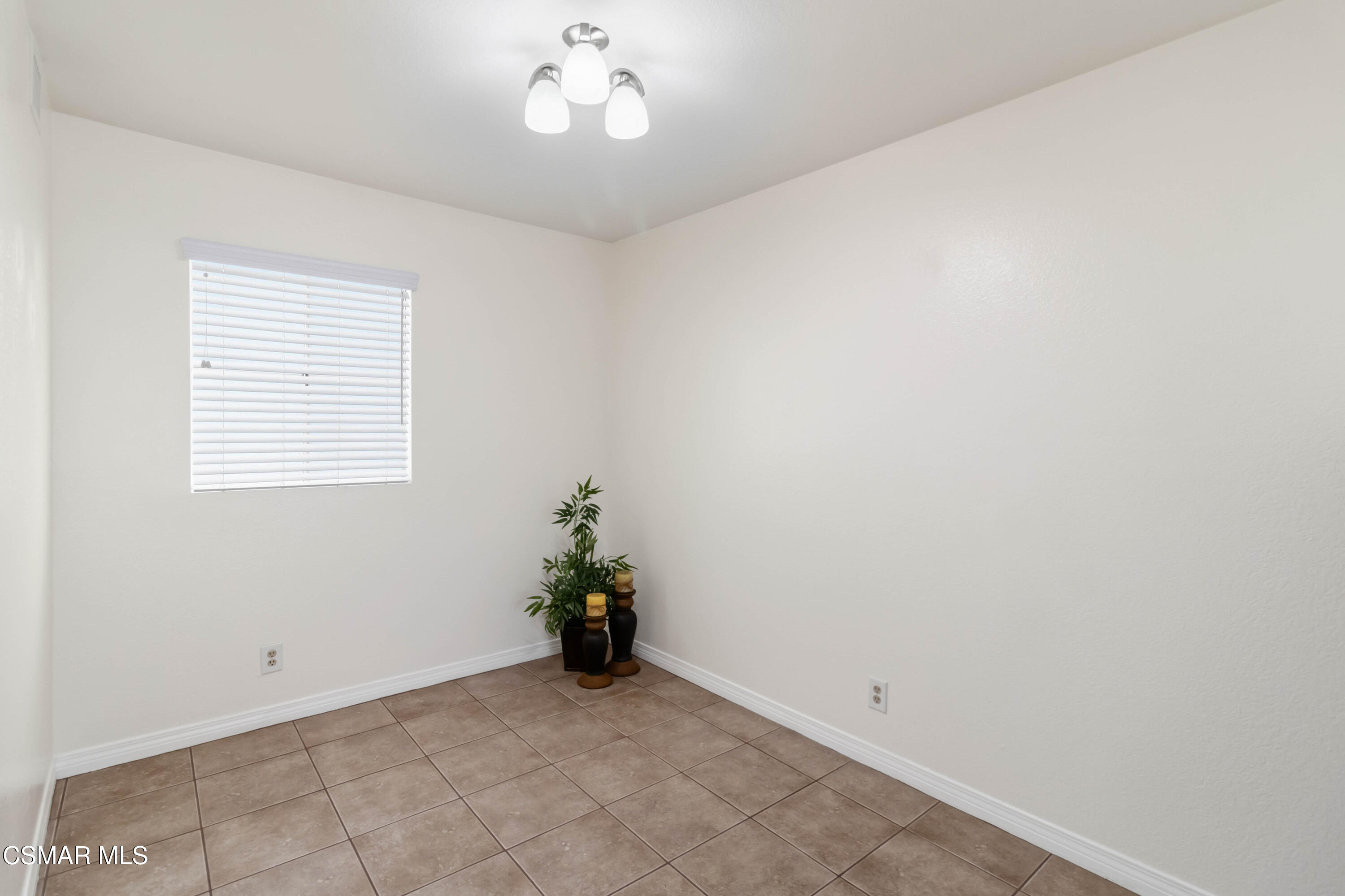 1962 Rory Lane, Unit 1 Simi Valley, CA 93063 - Photo 8 of 42 011