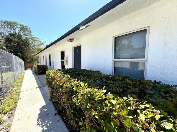 $1,700 | 812 5th Street, Unit B, West Palm Beach, FL 33401