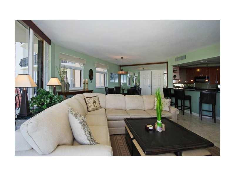 100 South Birch Road, Unit 905D Fort Lauderdale, FL 33316 - Photo 5 of 30 Living Room