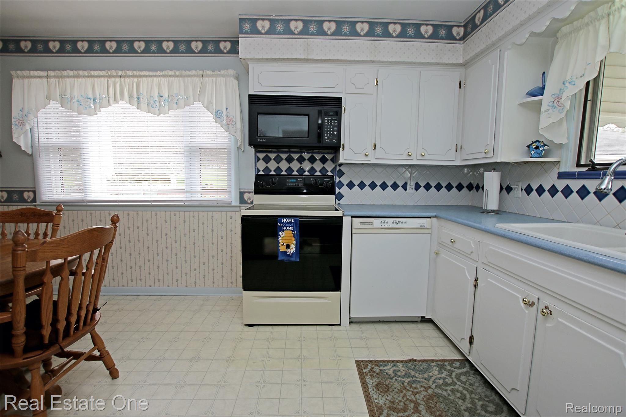 930 North Wilder Road Lapeer, MI 48446 - Photo 13 of 54 12) Kitchen.jpg