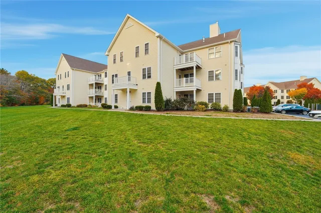 $409,900 | 40 Saw Mill Drive, Unit 204, North Kingstown, RI 02852
