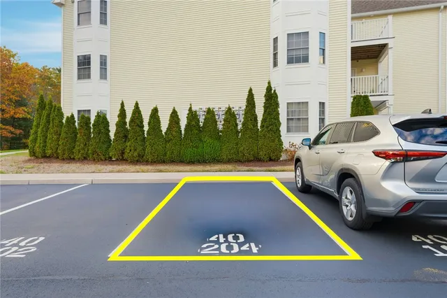 $409,900 | 40 Saw Mill Drive, Unit 204, North Kingstown, RI 02852