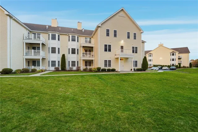 $409,900 | 40 Saw Mill Drive, Unit 204, North Kingstown, RI 02852