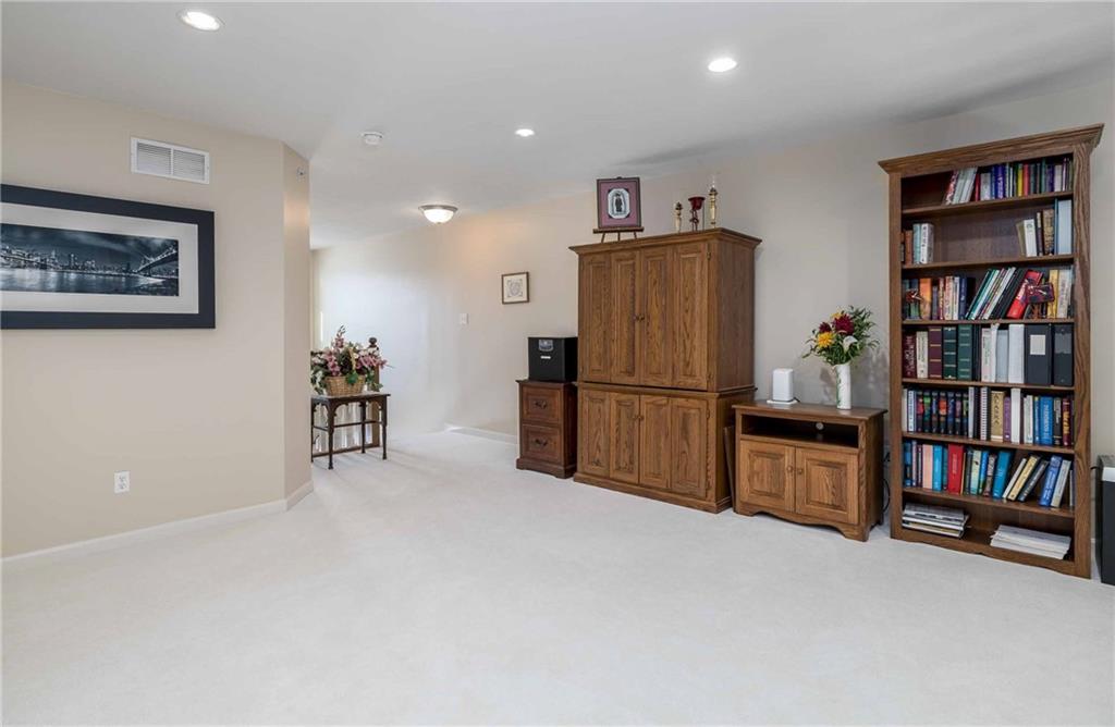 1418 Willowbrook Drive Washington, PA 15301 - Photo 20 of 29