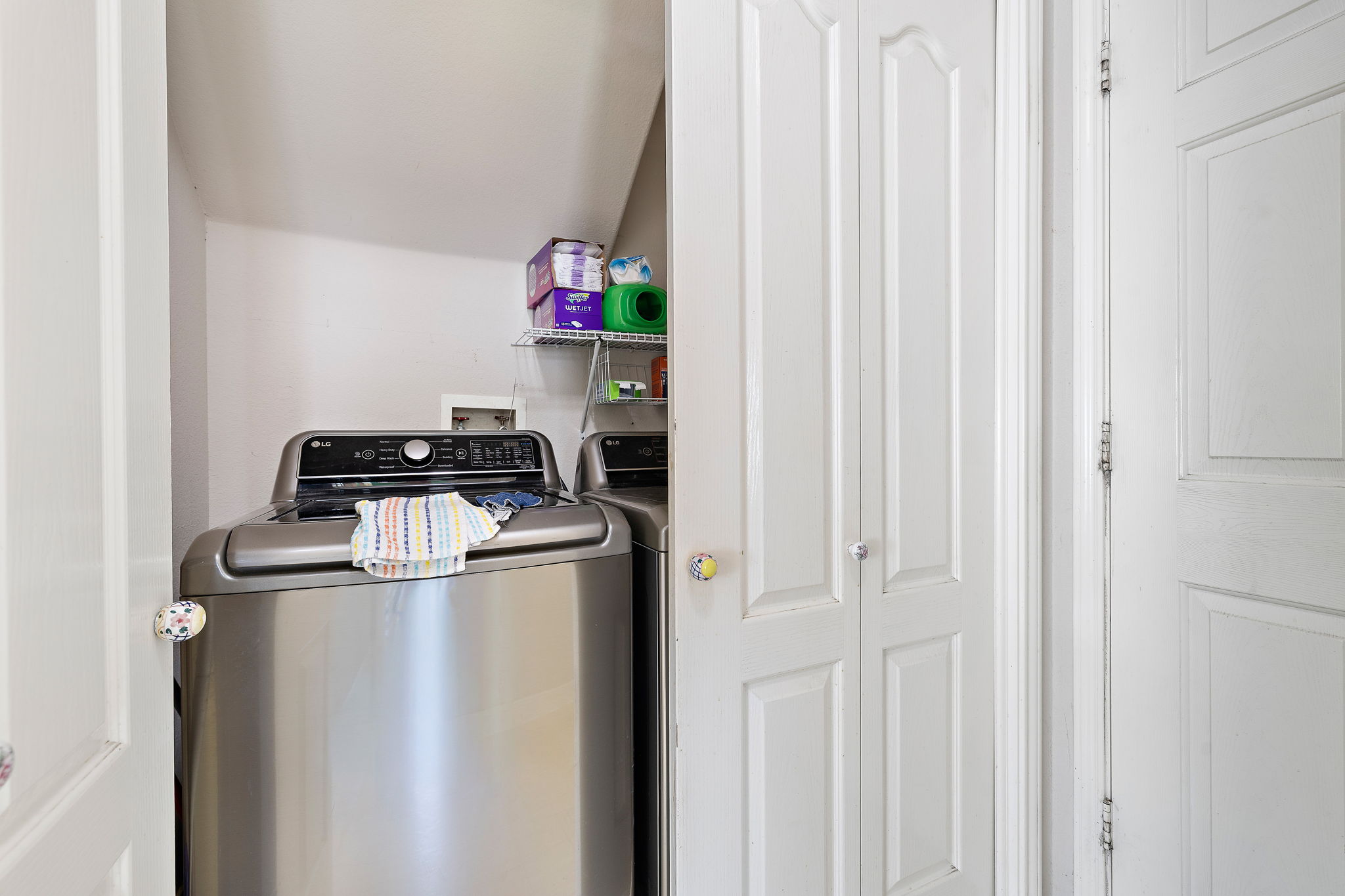 615 Runners Ridge Pflugerville, TX 78660 - Photo 27 of 32 a utility room with dryer and washer