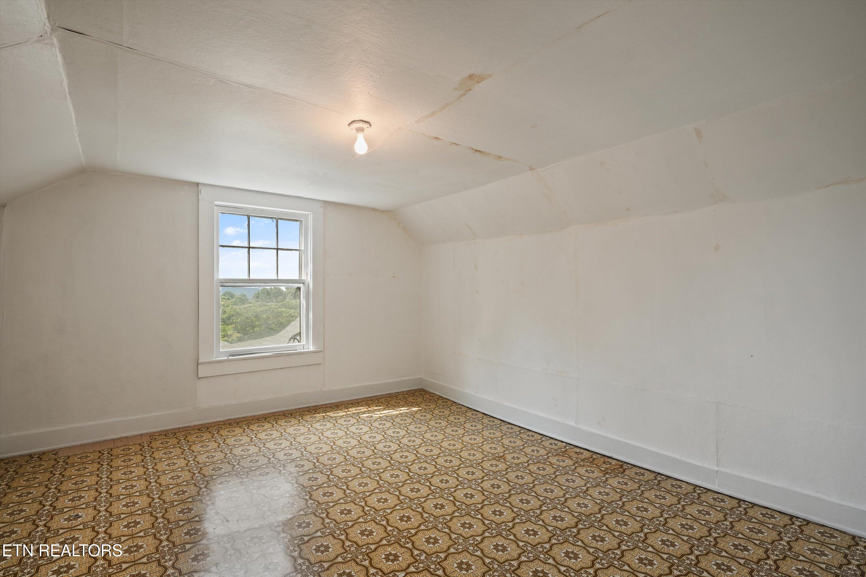 8124 Bell Road Knoxville, TN 37938 - Photo 16 of 38 Bonus- Upstairs