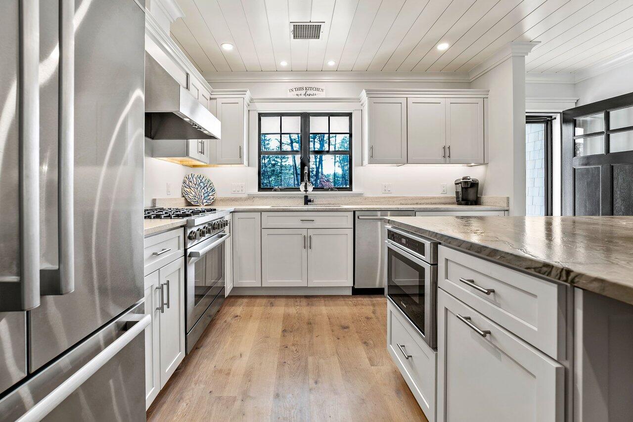 131 Old Barnstable Road Mashpee, MA 02649 - Photo 5 of 93 E62A04E6-C3BD-43A2-90A4-9EE25C0FD70B