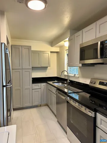 $2,095 | 104 Longwood Drive, Unit B, Charlottesville, VA 22903