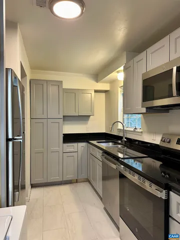 $2,095 | 104 Longwood Drive, Unit B, Charlottesville, VA 22903