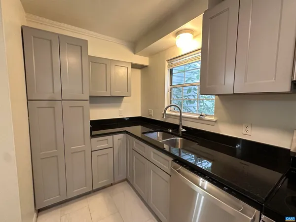 $2,145 | 104 Longwood Drive, Unit B, Charlottesville, VA 22903