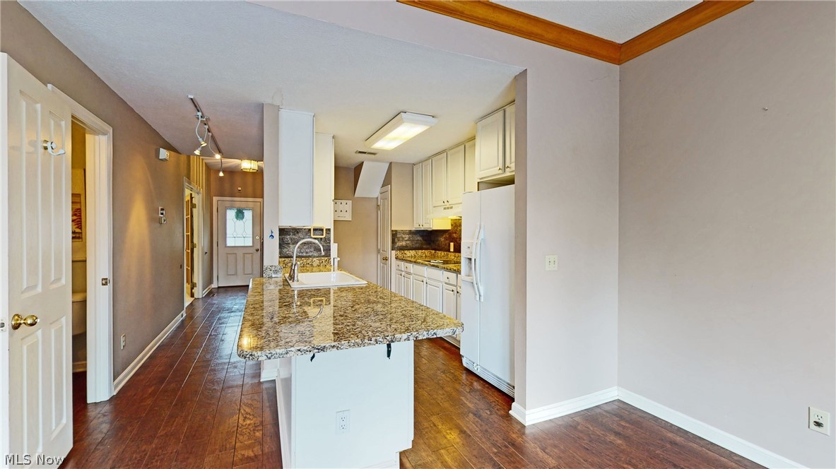 6962 Mill Road, Unit 2 Brecksville, OH 44141 - Photo 11 of 29 kitchen