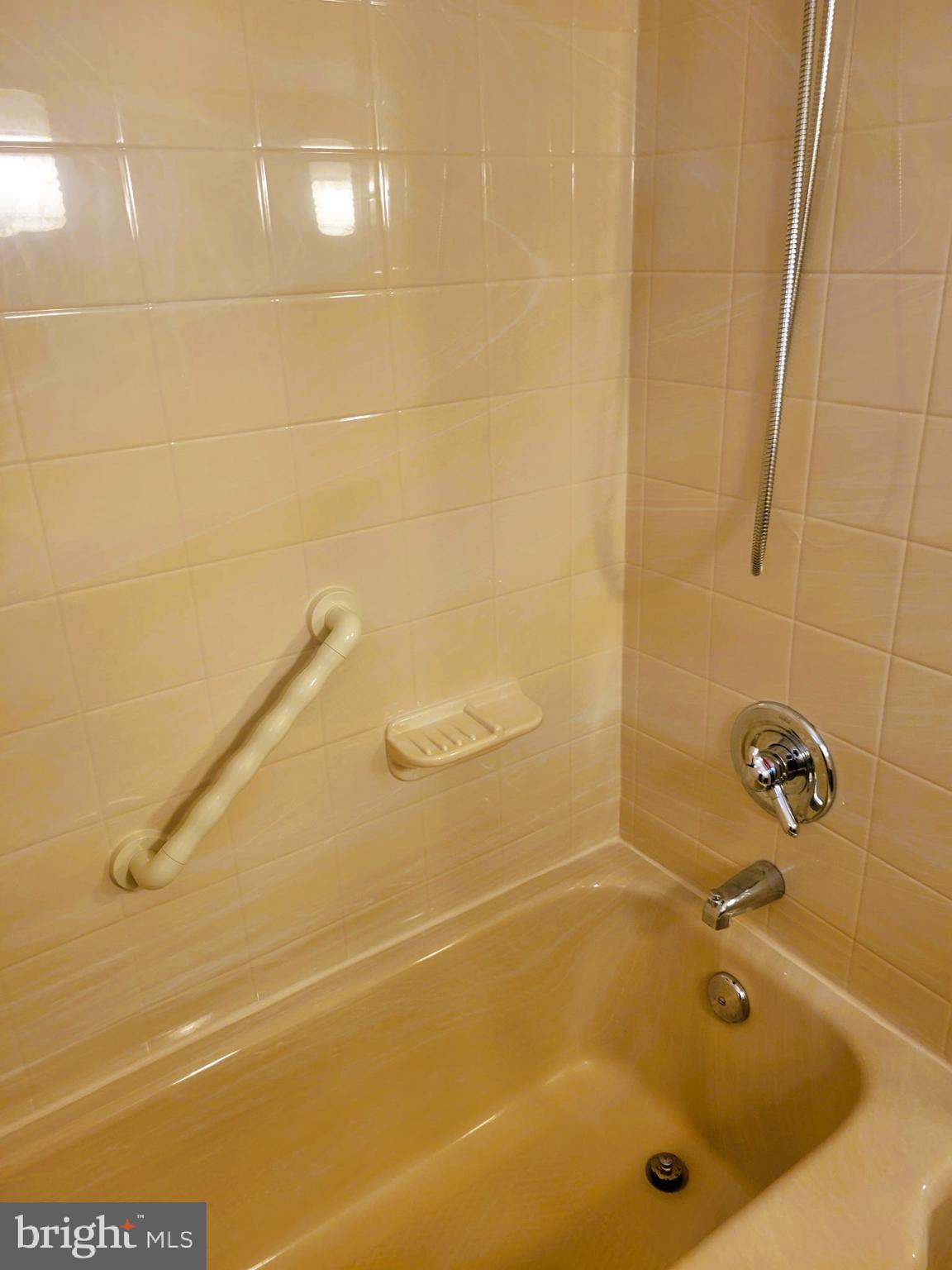 24 Nestler Road Bridgeton, NJ 08302 - Photo 26 of 41 a bathroom with a tub