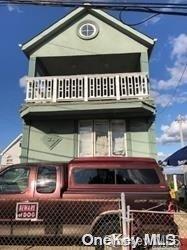 a view of entryway with a area