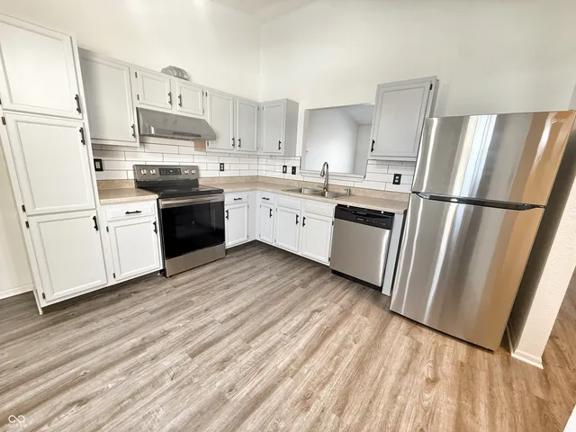 $1,800 | 776 Alvey Court, Greenwood, IN 46143