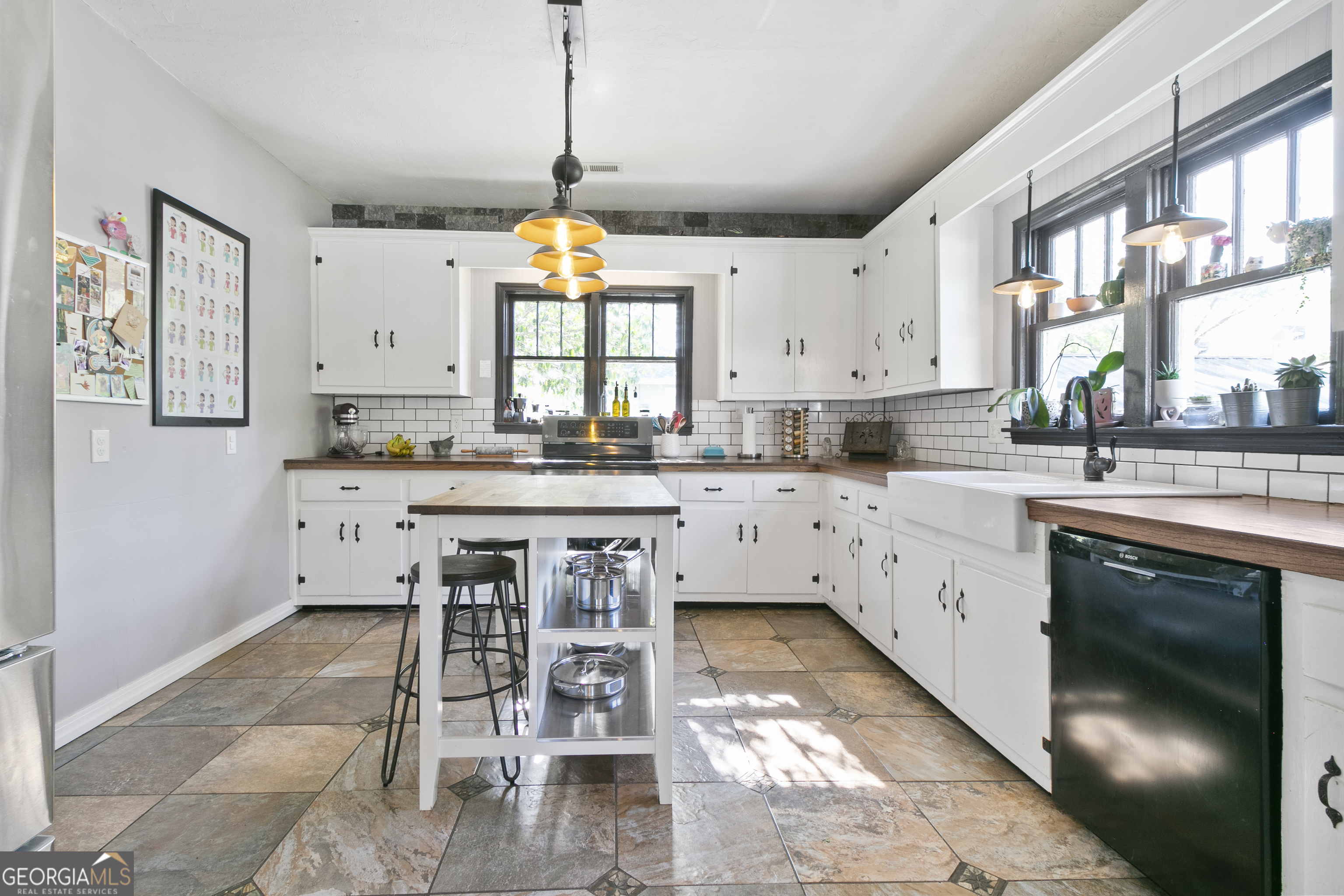 61 Clark Street Newnan, GA 30263 - Photo 4 of 37