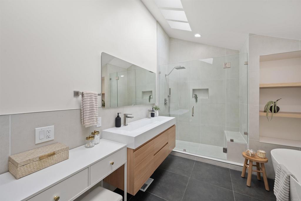 2133 Cordero Road Del Mar, CA 92014 - Photo 6 of 17